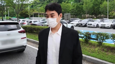 최영중 휴대전화서 다른 여성 나체 사진…"교복 차림 추정"