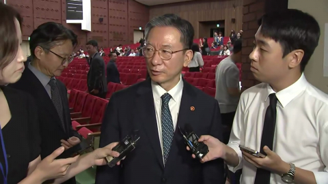 정성호 "빛의 속도 개정은 처음…부작용 빨리 고쳐야"