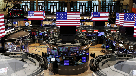 다우·S&P 500 사상 최고치 경신…"한국 2031년까지 메모리 최강"