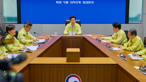 이 대통령, 폭염 대처 점검회의 첫 주재…"행정력 총동원 피해 최소화"