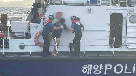 인천 앞바다서 실종된 낚시객들…11시간 보트 매달려 극적 구조