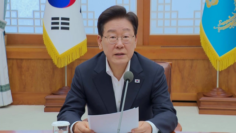 이 대통령 "속도전 넘어 전격전…2028년 중순까지 광주 군 공항 기능 임시 이전"