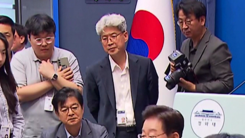 \'불법 증축\' 논란 춘추관장 징계 후 면직…부동산 민심 영향?