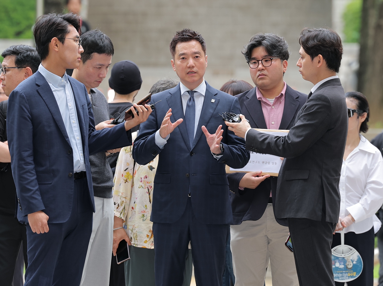 '김수현 명예훼손 혐의' 김세의, 국민참여재판 신청…첫 재판 또 연기