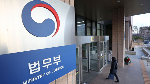 [속보] 법무부, \'수원지검 검사 집단퇴정\' 검사 2명 징계 청구