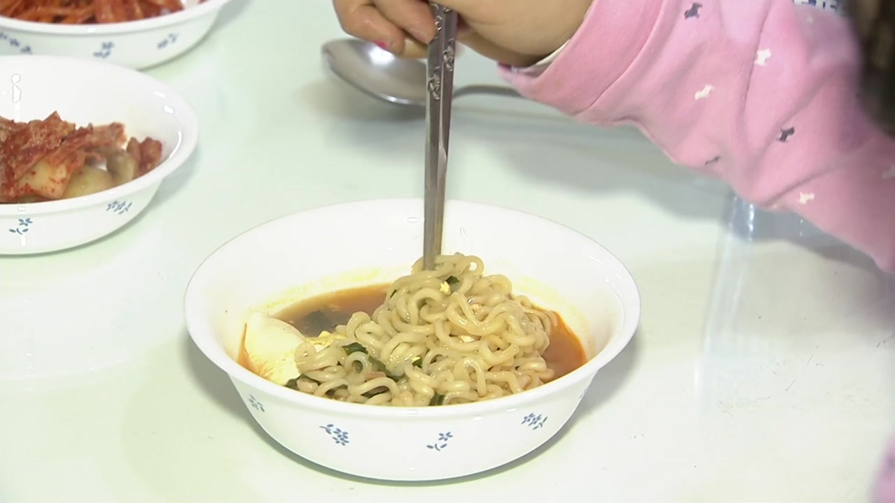 '오늘만 먹자' 매일 밤 반복...야식증후군 예방법은?