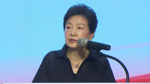 국민의힘 연단에 선 박근혜 "단합"…'대여 투쟁' 강조 속 볼멘 소리도