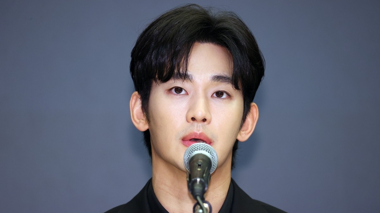 김수현, 1년 6개월만 국내 활동 재개…'더팩트 뮤직어워즈' 참석