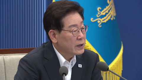 이 대통령 "주택 조기 대량 공급 반드시…폭락 대비 시스템 지시"