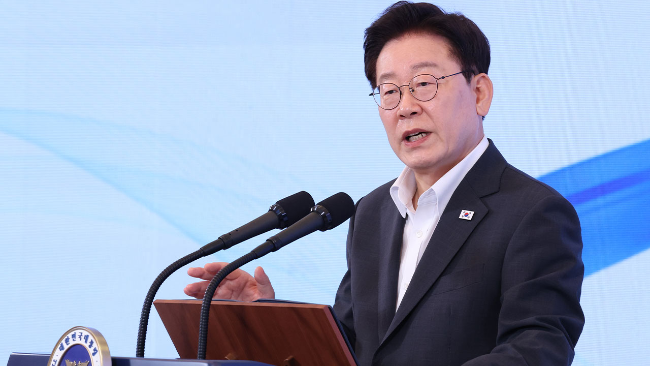 대통령 지지율 30%대 진입...대규모 개각카드로 돌파하나?