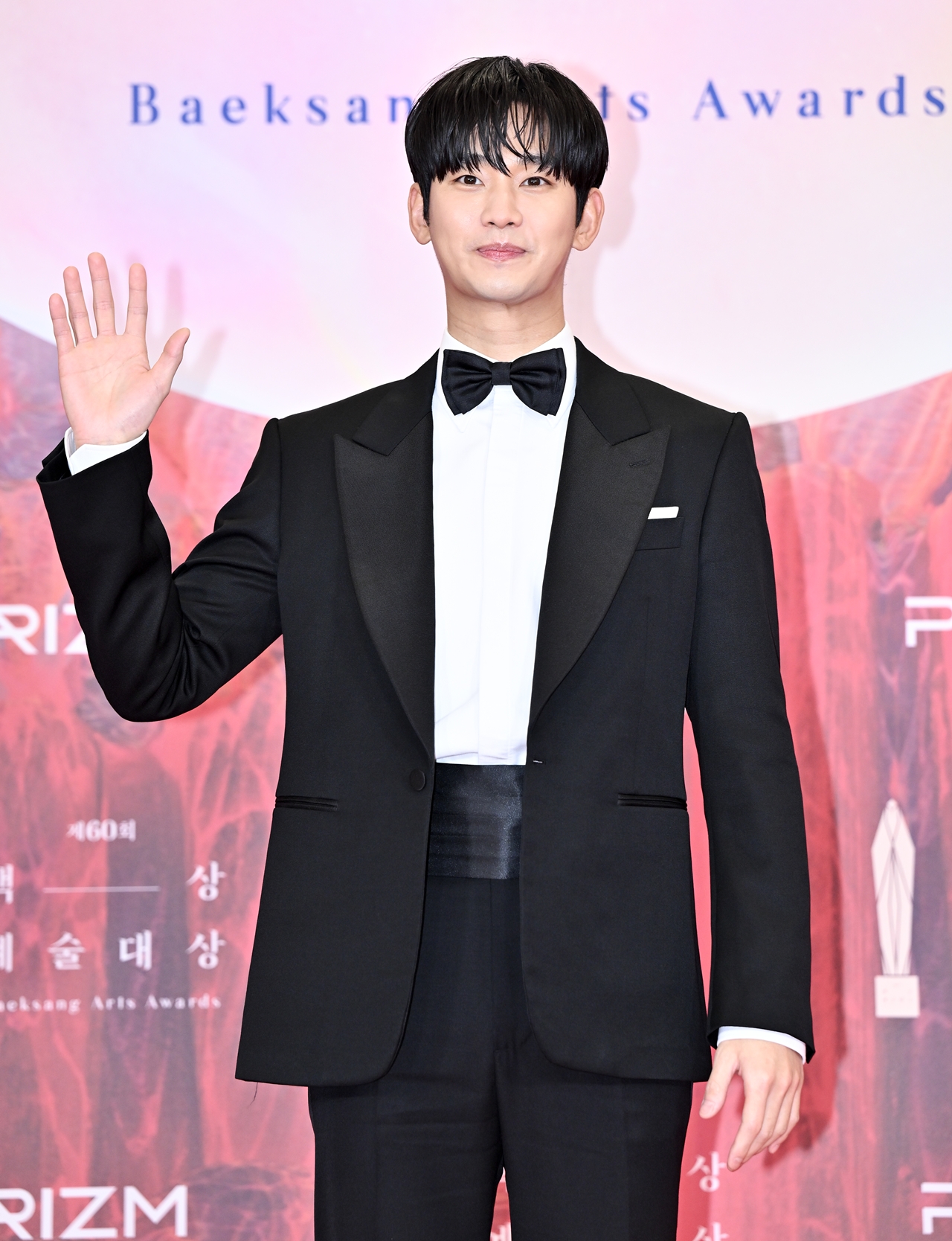 논란 벗은 김수현, 국내 활동 박차…'TMA' 이어 'AAA' 시상식 연속 참석