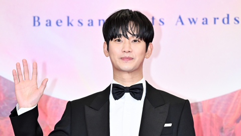 논란 벗은 김수현, 국내 활동 박차…'TMA' 이어 'AAA' 시상식 연속 참석