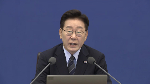 이 대통령 "어느 것이든 정부 혼자 해결하긴 어렵다" [현장영상+] 