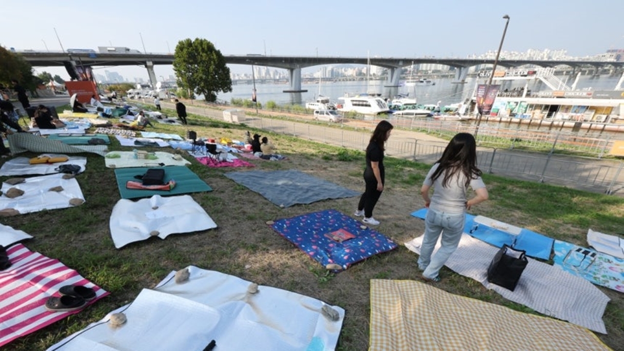 "여의도 불꽃축제 명당 30만원"…일주일 앞두고 또 기승