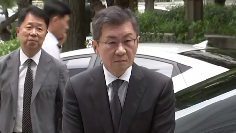 '감독 선임 의혹' 정몽규 전 축구협회장 경찰 출석…"부당개입 없어"