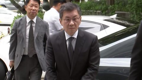 \'감독 선임 의혹\' 정몽규 전 축구협회장 경찰 출석…"부당개입 없어"