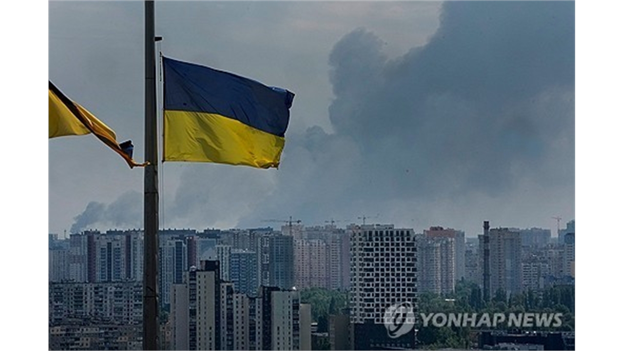 전쟁 중에 아군끼리 총격전...우크라 양대 정보기관 '주도권 혈투'