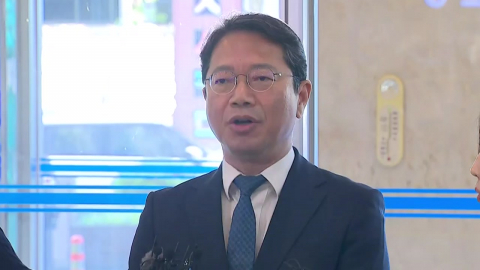 김승원, '신약 청탁' 의혹 확산…용혜인, 여권서도 거취 압박