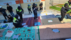 "자리 선점 금지" 적혔는데...불꽃축제 명당엔 이미 돗자리 한가득