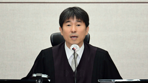 공수처, \'술 접대 의혹\' 지귀연 기소…뇌물 수수 혐의 불기소