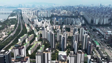 경매 늘어 집값 폭락?…서울 아파트는 딴 세상