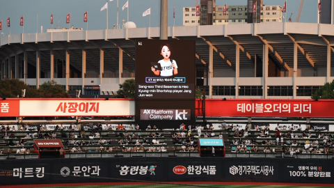 AI 아나운서·선수가 반기는 경기장…야구 AI 열풍