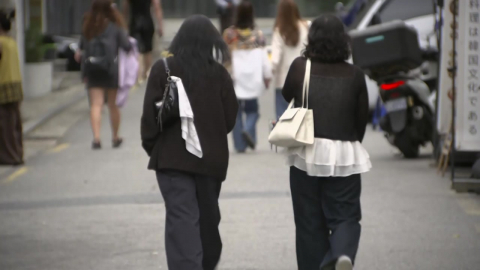 [날씨] "반소매 추워요" 서울 현재 21.4℃…내일까지 바다 \'강한 너울\'
