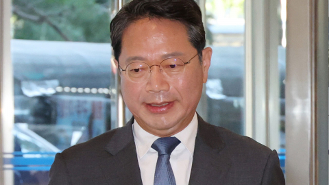'식약처 청탁' 의혹부터…꼬리 무는 논란에 '난타전' 전망