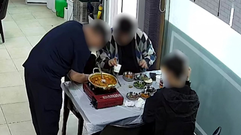 "음식에서 돌 나왔다"…식당서 돈 뜯어낸 일당 송치