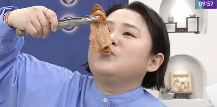"방송으로 사심 채워"...김신영, '먹방’으로 홈쇼핑 출연