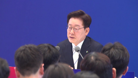 이 대통령, 일정 비우고 회견 준비 몰두…답변 고심