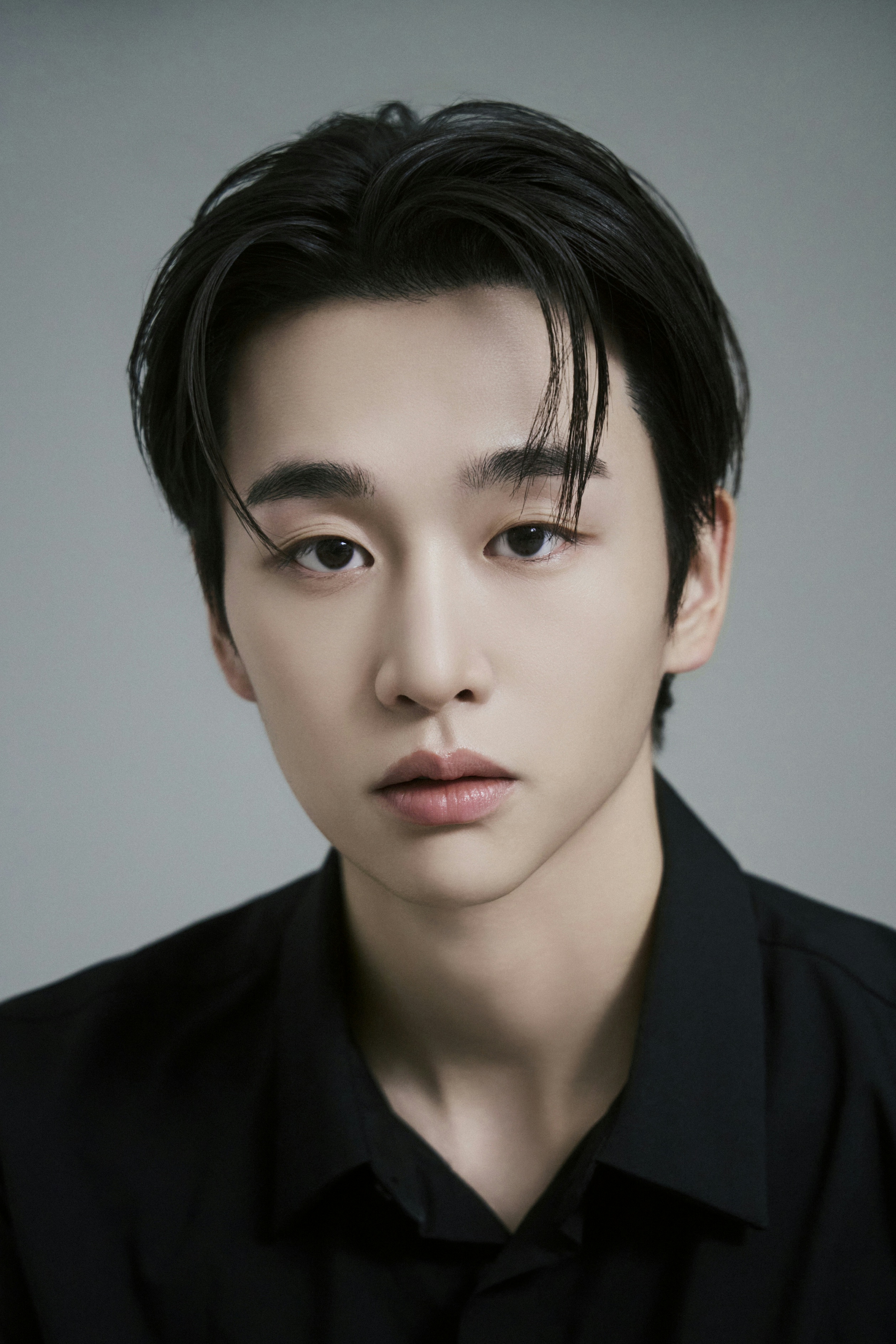 김윤우, 깊어진 눈빛…새 프로필서 반전 매력
