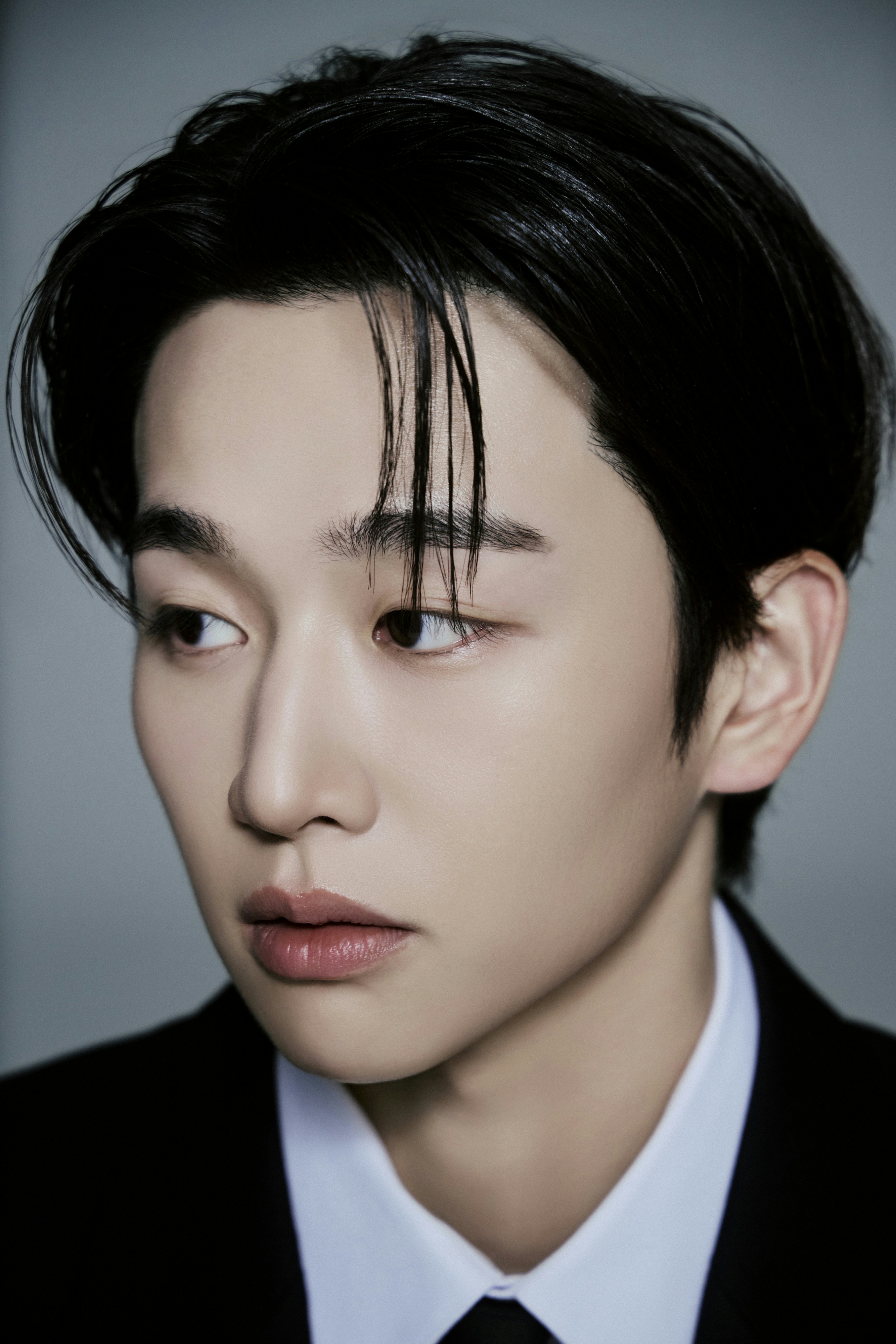 김윤우, 깊어진 눈빛…새 프로필서 반전 매력