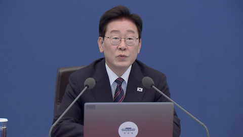 이 대통령 "경제지표 개선, 민생 변화로 이어지지 않아" [현장영상+]