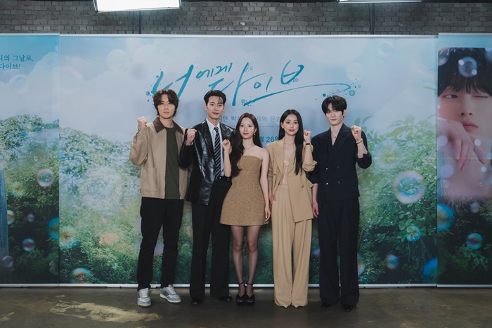 "타입슬립부터 영혼체인지까지"…'너에게 다이브', 풍성한 재미 속으로(종합)