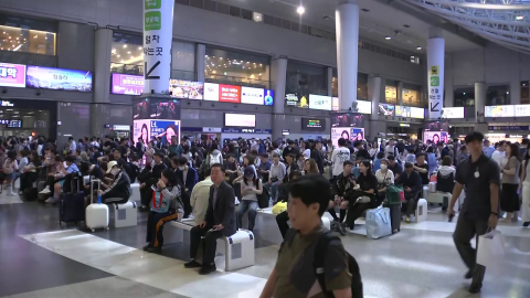 [날씨] 추석 연휴 첫날, 용산역 귀성객으로 북적…열차 예매율 83.2%