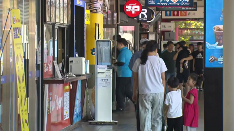 명절 추억 안고 일상으로!…고속도로 휴게소 북적
