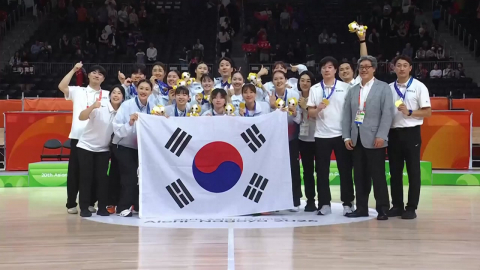 '기적의 금' 일군 여자농구…야구는 오늘 일본에 설욕전