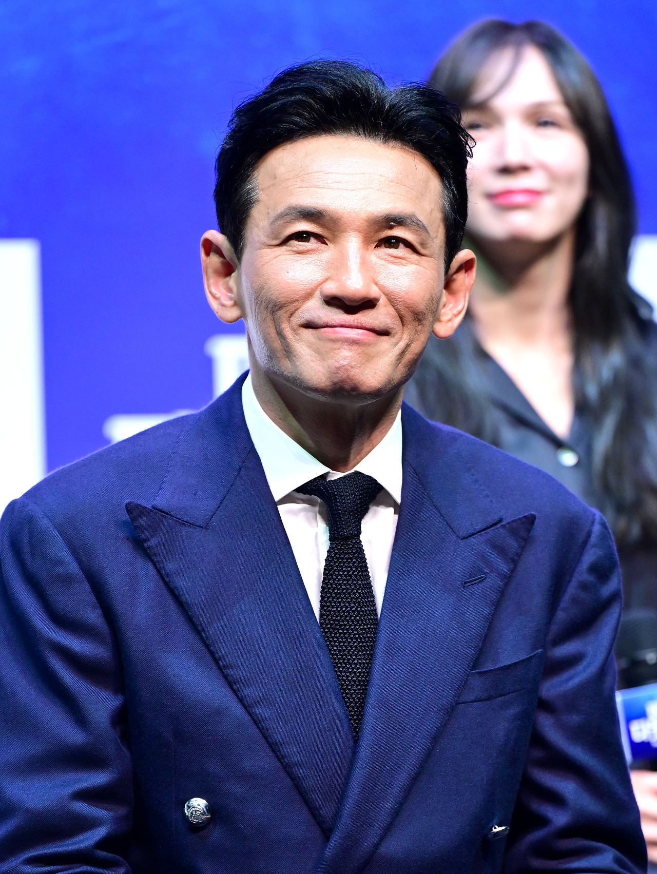 황정민, 스토킹 피해 법적 공방 속 '미세스 다웃파이어'로 무대 복귀