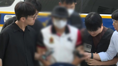 \'한강 흉기 난동\' 40대 구속심사…"잘못한 것 없다"