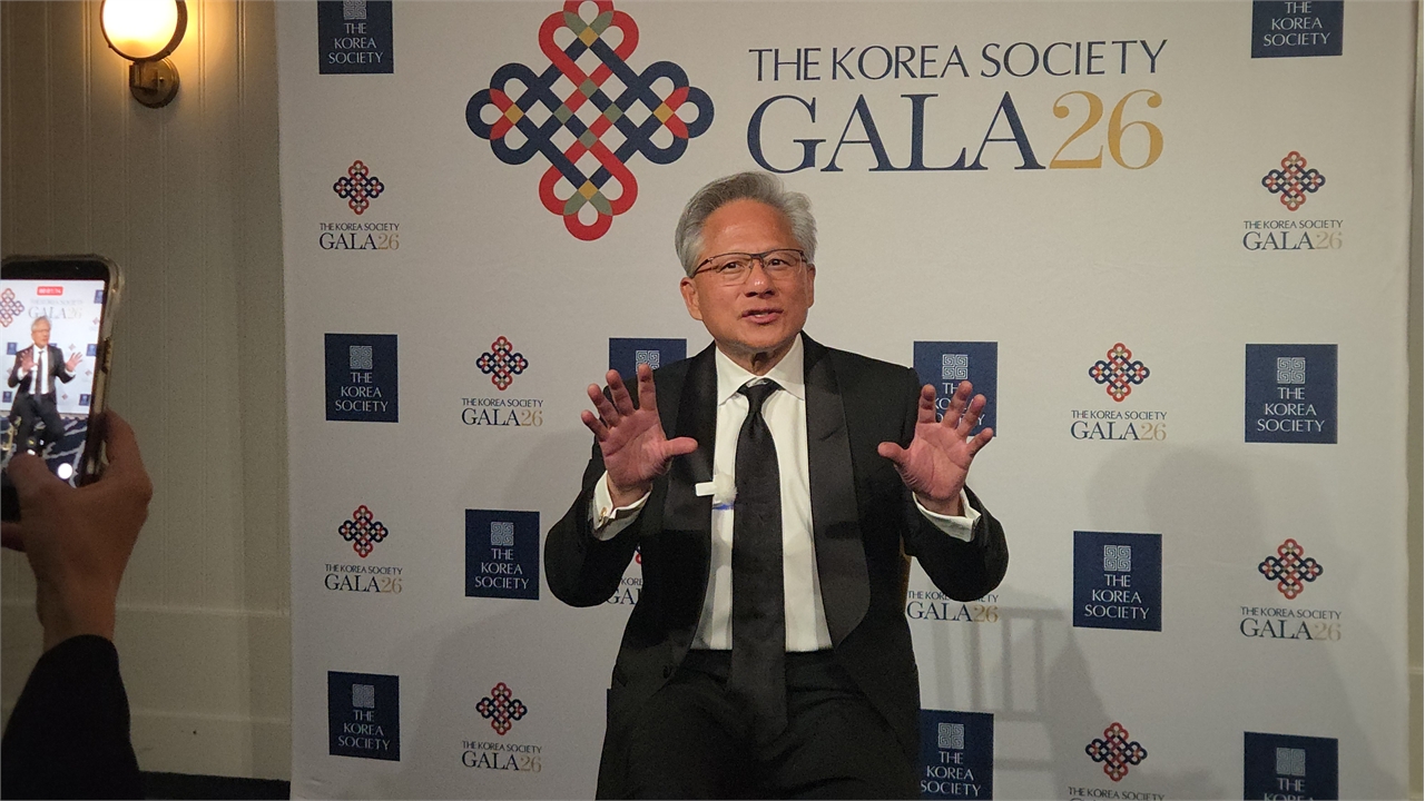 젠슨 황 "SK·삼성 의존은 공급망 리스크 아냐...한국에 확신 있어"