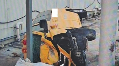 제주 오피스텔에서 불…태권도장 승합차 전도