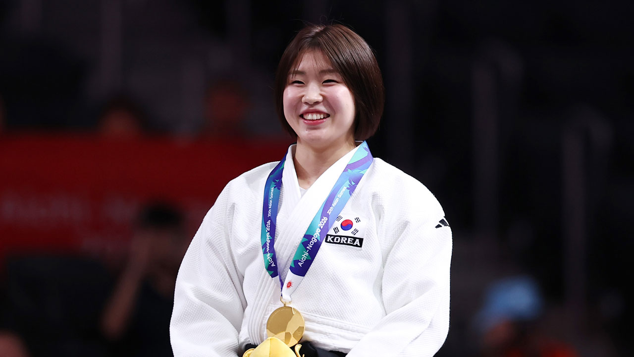 독립운동가 후손 허미미, 일본에서 아시안게임 금메달...태권도 품새 남녀 동반 금메달