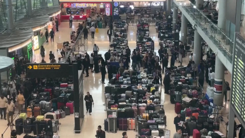 방콕 공항에 여행가방 ‘산더미'…폭우에 수하물 대란 [나우쇼츠]