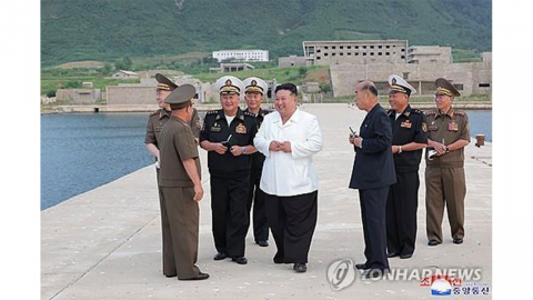 "김정은 2년 전 시찰한 북 원산만 해군기지 공사 본격화"