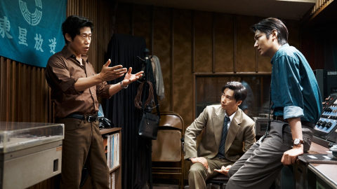 역사 왜곡 논란에도 '암살자(들)' 흥행 가도…개천절 연휴 59만 명 동원하며 1위