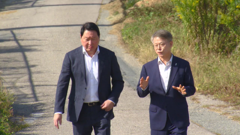 최태원, 광주 \'반도체 부지\' 첫 방문…속도전 강조