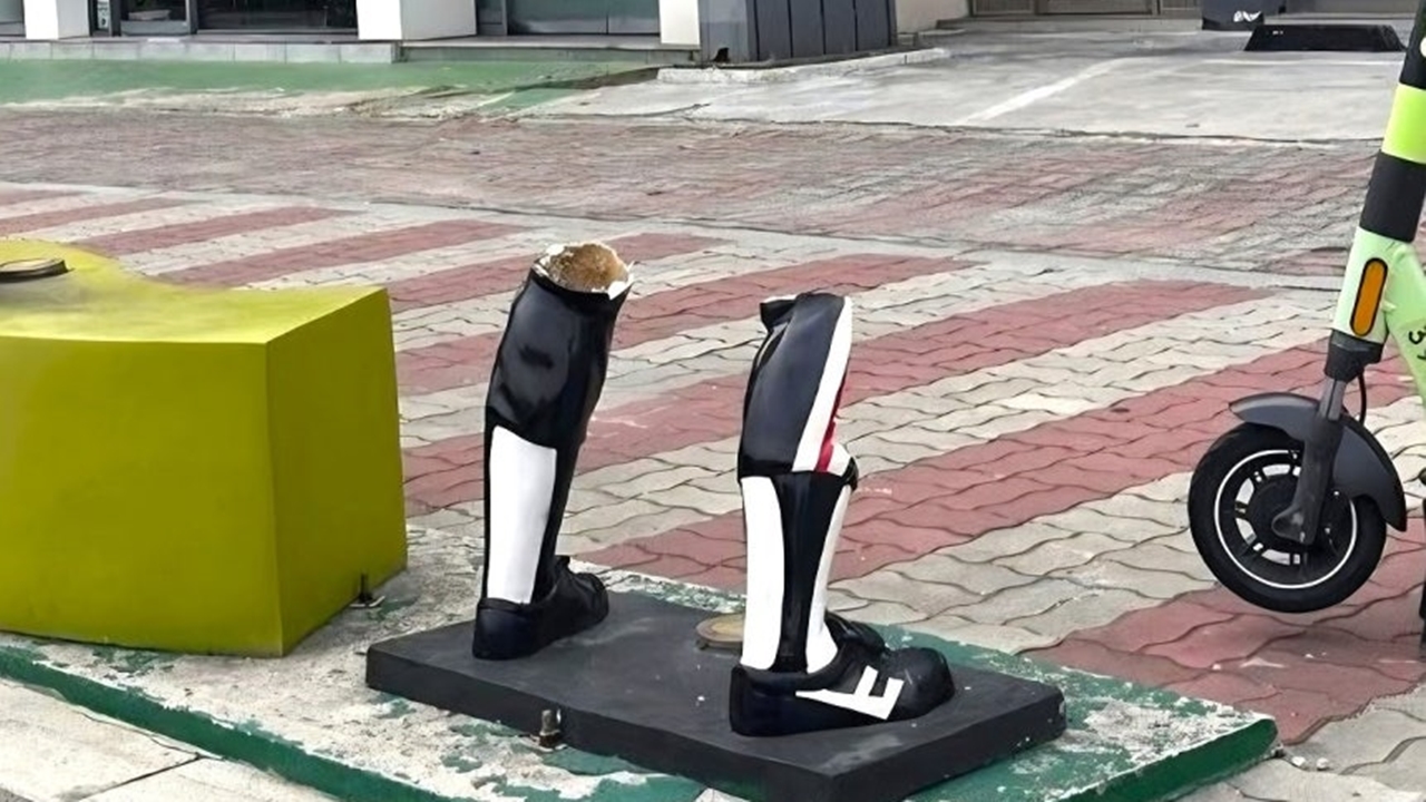 김성한 선수 조형물 다리만 남겨놓고 훼손...20대 입건