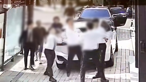 [단독] 외제차 매장 직원 허리띠 폭행·욕설...화장품회사 임원 체포