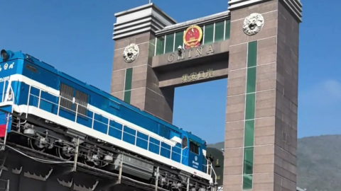 12년 묵은 신압록강대교 내일 개통…구조적 한계도